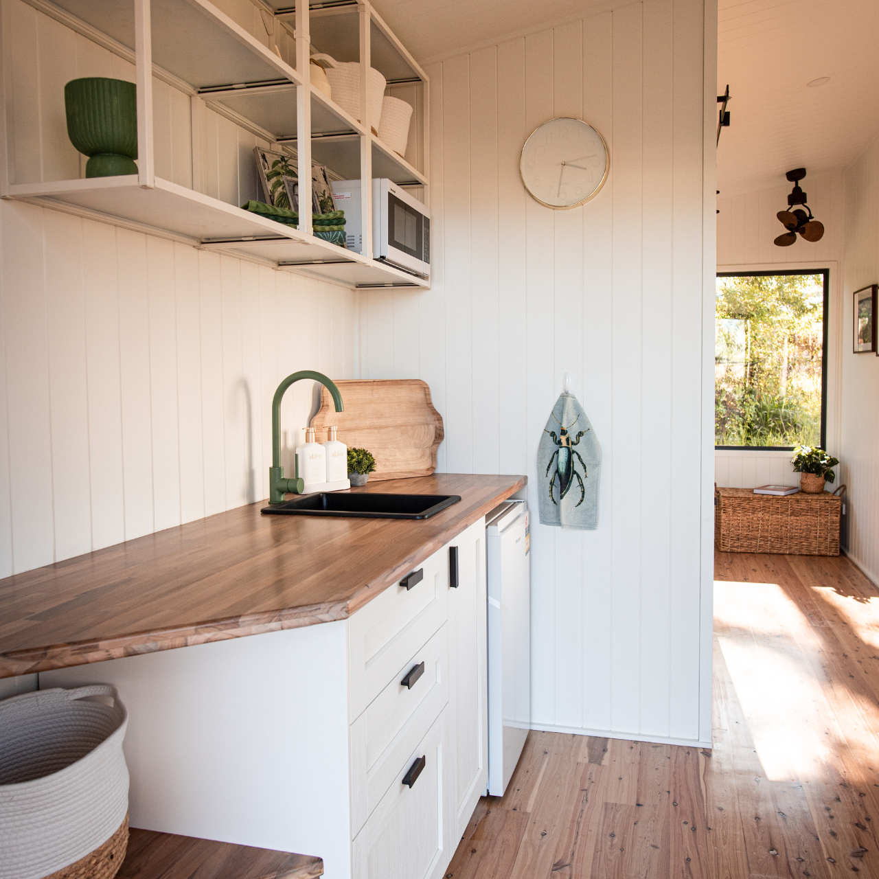 Unplgd_Tiny Homes_Deluxe Bellbird Kitchen